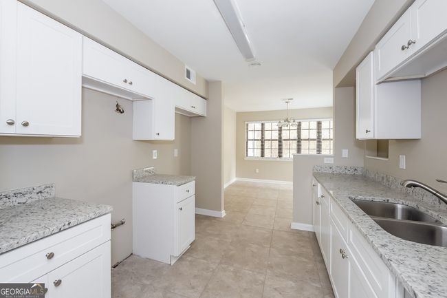 951 Forest Pointe Way, House other with 3 bedrooms, 3 bathrooms and null parking in Jonesboro GA | Image 7