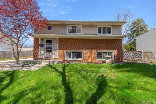 22646 Candace Dr, Rockwood, MI, 48173-1022 | Card Image