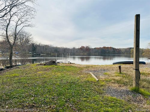 12063 Kirby Ln, South Lyon, MI, 48178-9358 | Card Image