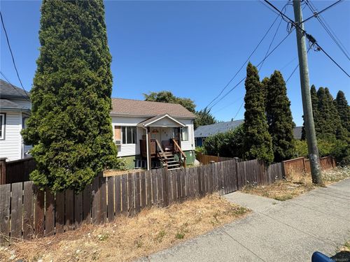 632 Milton St, Nanaimo, BC, V9R2L5 | Card Image