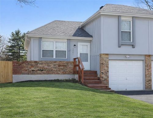 5607 Crest Dr, Kansas City, KS, 66106-3128 | Card Image