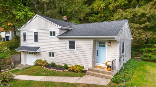 16 Dellwood Ave, Morristown, NJ, 07960-5037 | Card Image