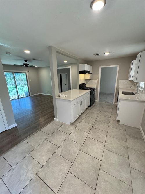 9902 Valley Sun Dr, Houston, TX, 77078-3613 | Card Image