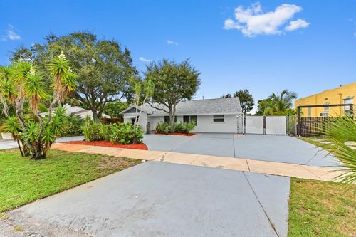 522 Evergreen Dr, Lake Park, FL, 33403-3306 | Card Image