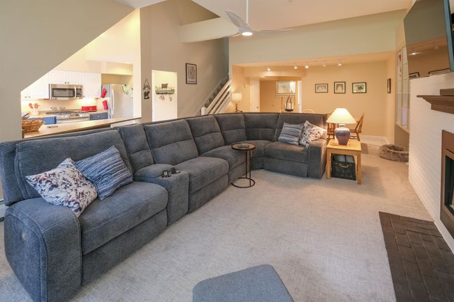 A5 - 6 Ledgewood Rd, Condo with 3 bedrooms, 2 bathrooms and null parking in Ludlow VT | Image 4