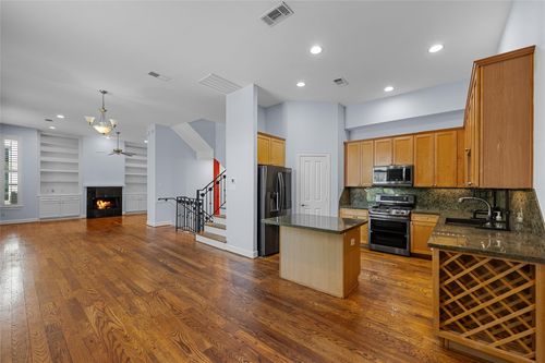 1819 Waugh Dr, Houston, TX, 77006-1128 | Card Image