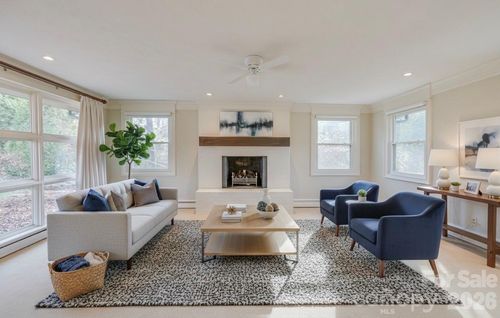 111 Kinwood St, Morganton, NC, 28655-3707 | Card Image