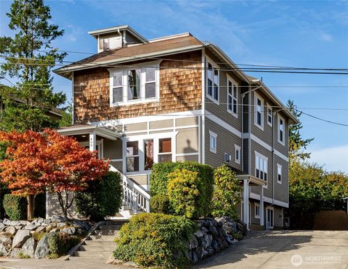 400 Ne 50th Street, Seattle, WA, 98105 | Card Image