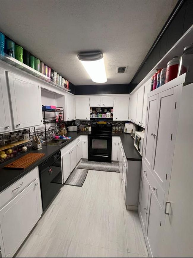 242 Reeder St, House other with 3 bedrooms, 1 bathrooms and null parking in Buffalo TX | Image 8