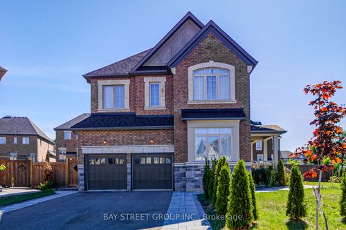 66 Brown Crt, Newmarket, ON, L3Y0C7 | Card Image