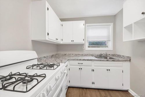 unit-p5-320 S Broadway, Tarrytown, NY, 10591-5405 | Card Image