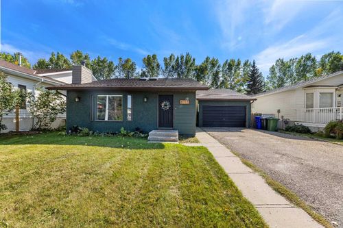 6017 Ash Street, Olds, AB, T4H1K8 | Card Image