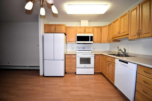 202-777 48 St, Edson, AB, T7E1Z6 | Card Image