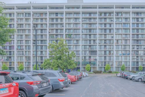 unit-808-2005 Finley Rd, Lombard, IL, 60148-4847 | Card Image