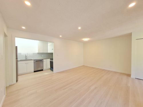 301-8645 Osler St, Vancouver, BC, V6P4E6 | Card Image