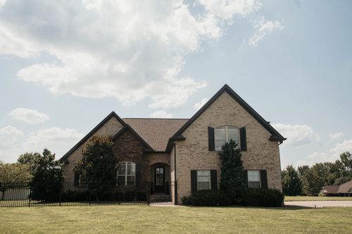 204 Allen Dr, Greenbrier, TN, 37073-5252 | Card Image