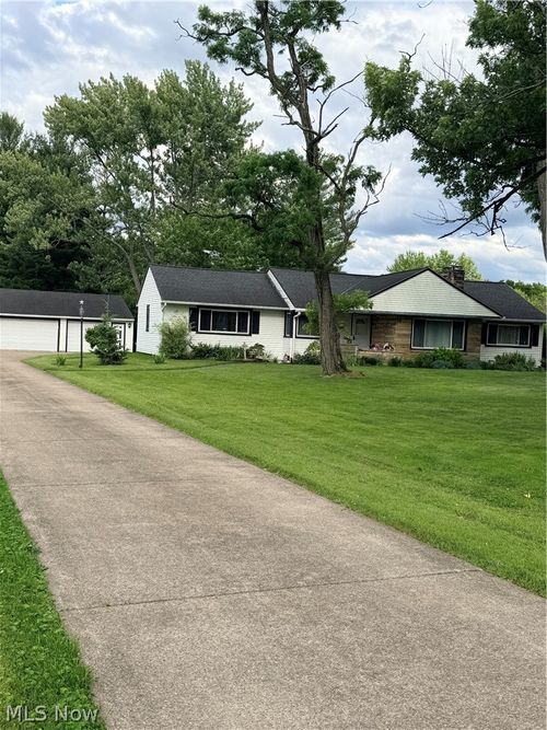 15381 Howe Rd, Strongsville, OH, 44136-5323 | Card Image
