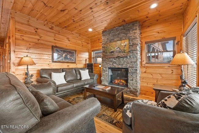 880 Great Smoky Way, House other with 4 bedrooms, 4 bathrooms and null parking in Gatlinburg TN | Image 10