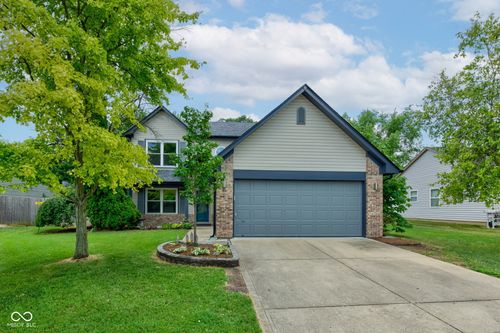 4859 Pineleigh Pl, Greenwood, IN, 46143-8369 | Card Image