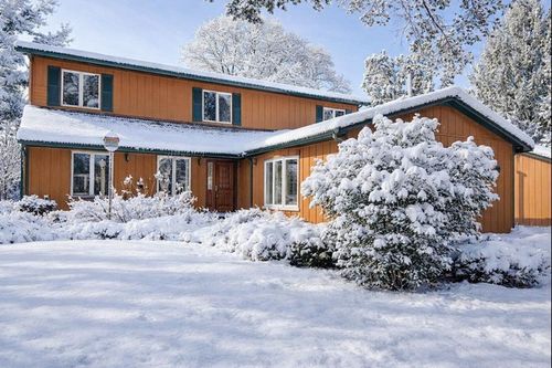 15758 County Line Rd, CAPRON, IL, 61012-9637 | Card Image