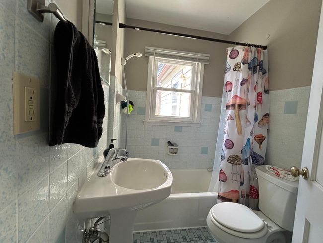 Main Floor Full Bath.JPG | Image 26