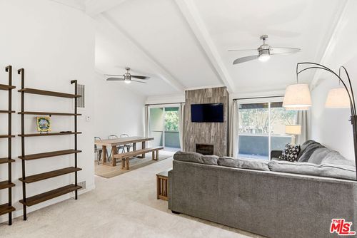 unit-304-6425 Green Valley Cir, Culver City, CA, 90230-8073 | Card Image