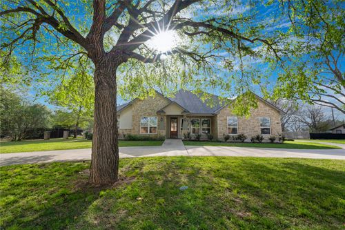 802 Wilkes St, Smithville, TX, 78957-1124 | Card Image