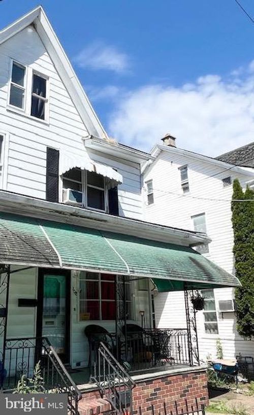 208 S Chestnut St, Mount Carmel, PA, 17851-2218 | Card Image