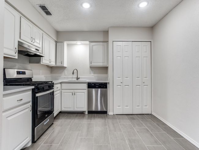 1810 Running River Rd, House other with 3 bedrooms, 3 bathrooms and null parking in Garland TX | Image 4