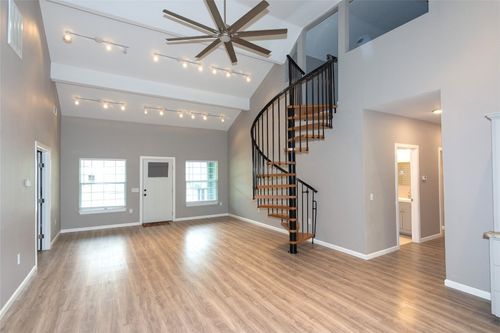 400 S Guadalupe, Granger, TX, 76530-5435 | Card Image