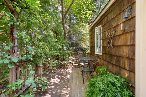 3 Leslie Ct, Speonk, NY, 11972-2528 | Card Image