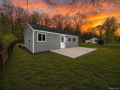 5992 Pickbourne St, Commerce Twp, MI, 48382-3055 | Card Image