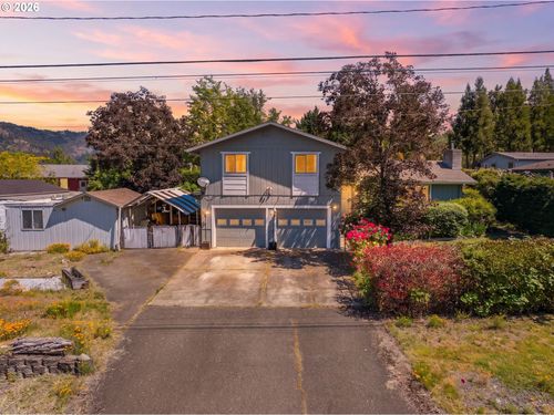 125 Susan St, Myrtle Creek, OR, 97457-9741 | Card Image