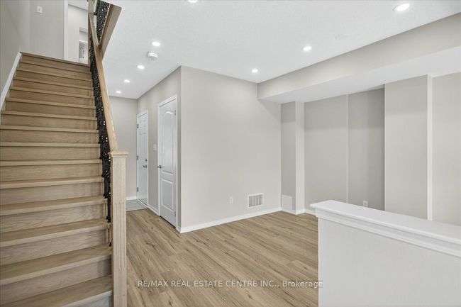 1373 Salem Rd N, House attached with 4 bedrooms, 3 bathrooms and 1 parking in Ajax ON | Image 5
