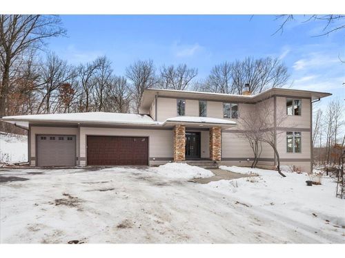 214 Madison Cir, Hudson, WI, 54016-7246 | Card Image