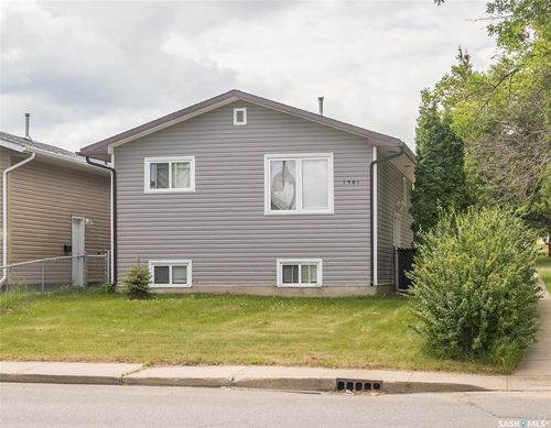 1501 Mcintosh Dr, Prince Albert, SK, S6V7B6 | Card Image