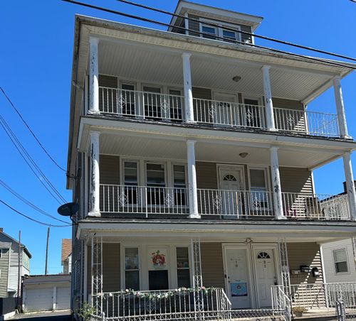 fl-2nd-17 Branch St, Waterbury, CT, 06704-3627 | Card Image