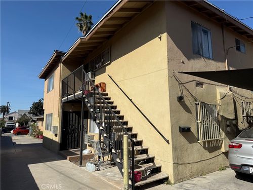 666 Hoefner Ave, East Los Angeles, CA, 90022-3318 | Card Image