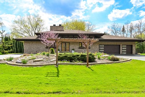 2115 Underwood Pkwy, Elm Grove, WI, 53122-1162 | Card Image