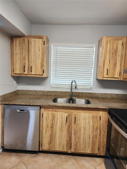 apt-208-6061 Shakerwood Cir, Tamarac, FL, 33319-8302 | Card Image