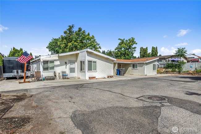 A - 322 N Kentucky Ave, Home with 0 bedrooms, 0 bathrooms and 2 parking in East Wenatchee WA | Image 5