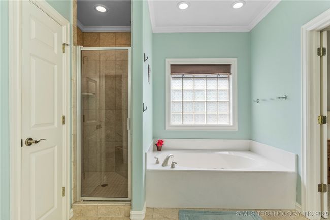 tub and separate shower | Image 31
