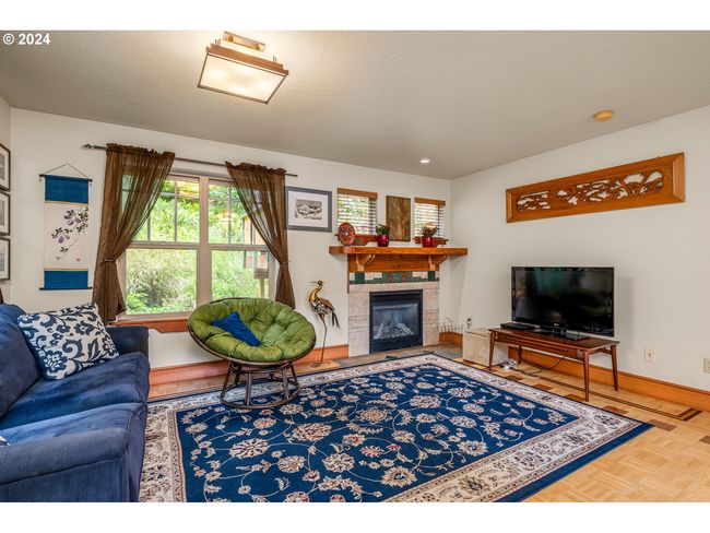 1650 Leatherwood Dr, House other with 3 bedrooms, 3 bathrooms and 1 parking in Eugene OR | Image 6
