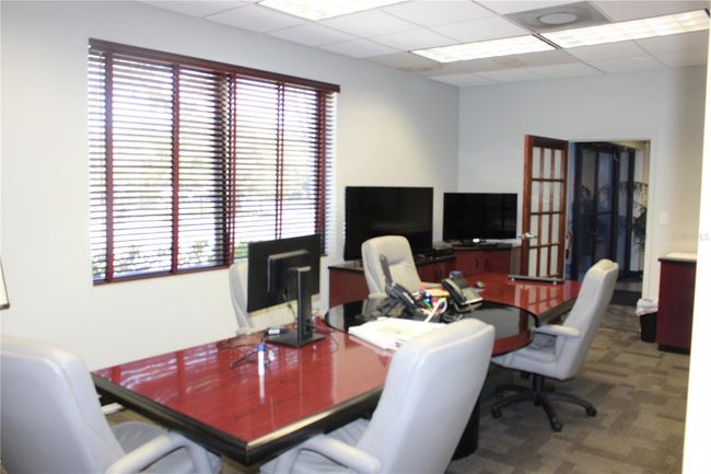 Suite 100 Office | Image 4
