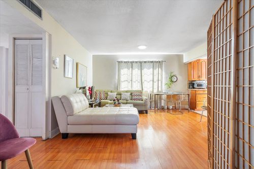 apt-205-714 Ne 10th St, Hallandale Beach, FL, 33009-2506 | Card Image
