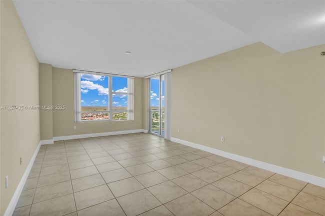 APT-1903S - 2681 N Flamingo Rd, Condo with 2 bedrooms, 2 bathrooms and null parking in Sunrise FL | Image 11