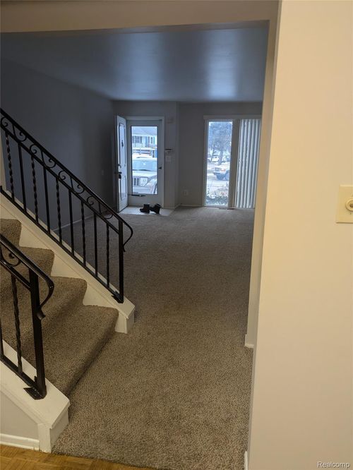 1939-1939 Laurel Oak Dr Laurel Oak Drive, Flint, MI, 48507 | Card Image