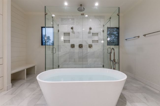 Double Shower | Image 28