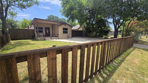 2212 Harris Ln, Haltom City, TX, 76117-4945 | Card Image