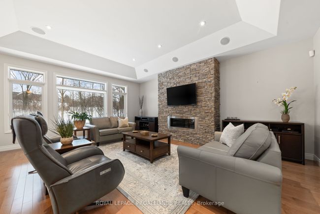 18 Windwhisper Dr, House other with 3 bedrooms, 2 bathrooms and 7 parking in Plainfield ON | Image 8